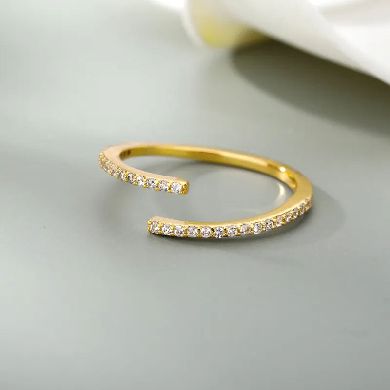 Eliandrea | Anillo Clásico de Circonita en Oro de 18 Quilates