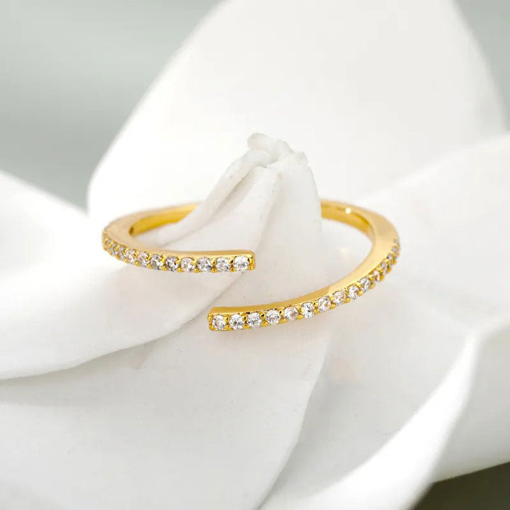 Eliandrea | Anillo Clásico de Circonita en Oro de 18 Quilates