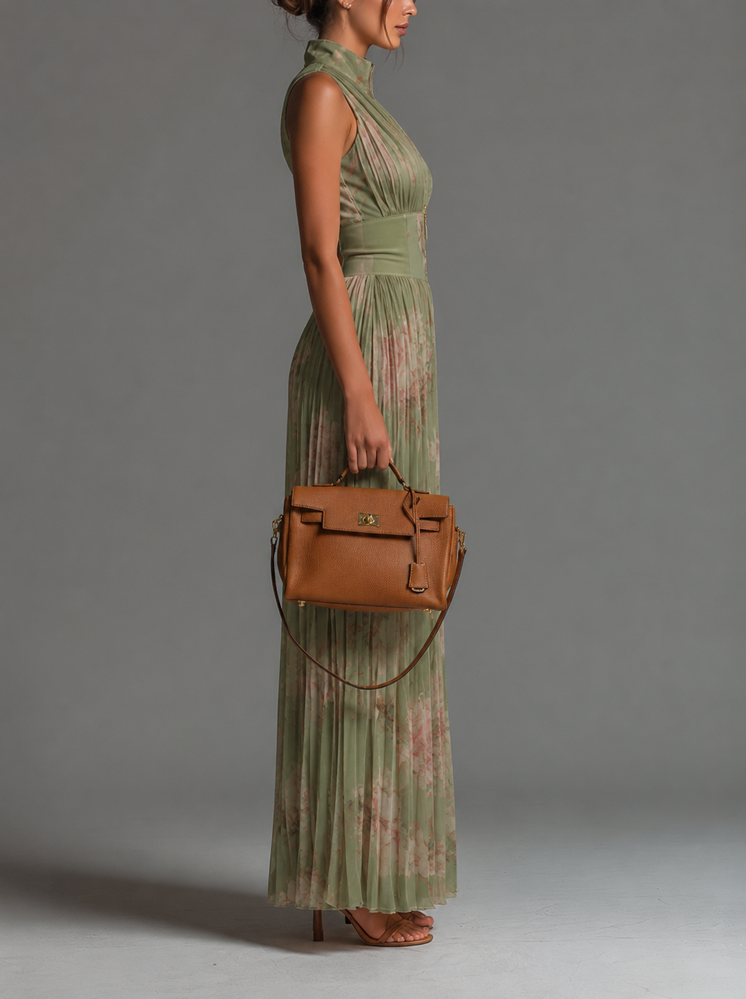Valentina | Mono plisado en chiffon verde salvia floral con mangas de kimono