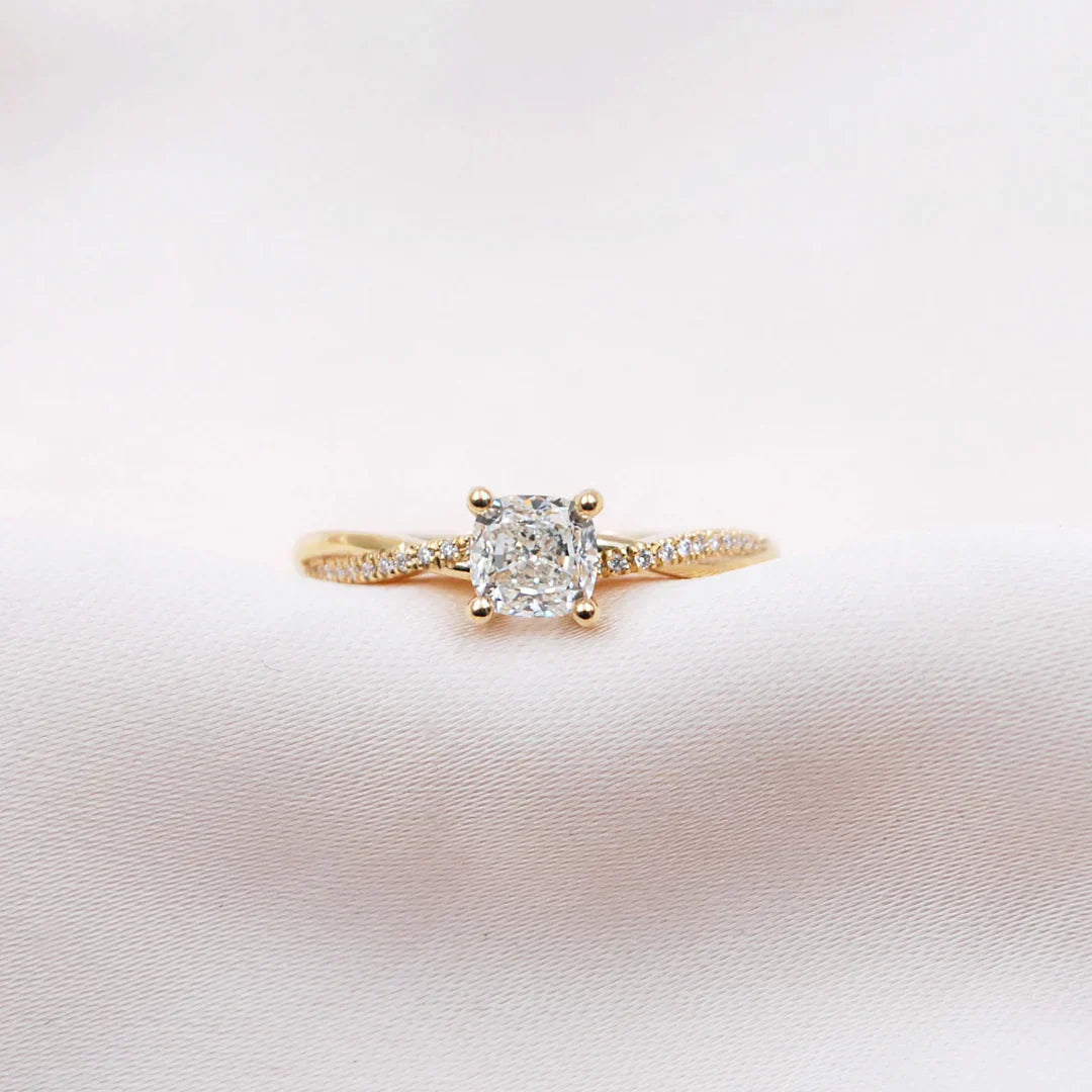 Ysmaryelle | Anillo de Oro de 18 Quilates