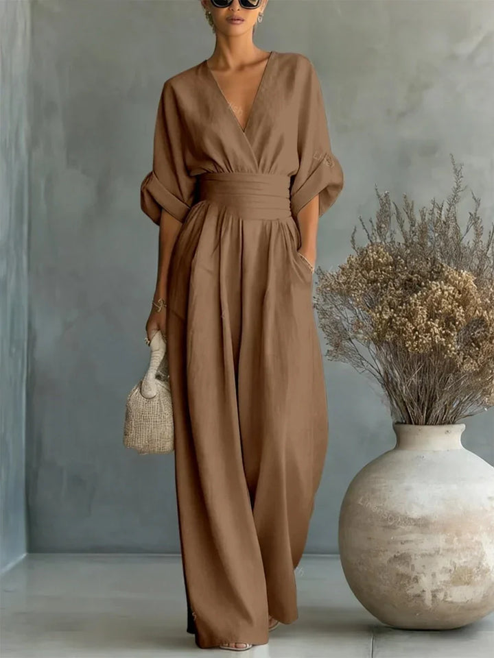 Elegante mono con escote en V, cintura alta y pierna ancha