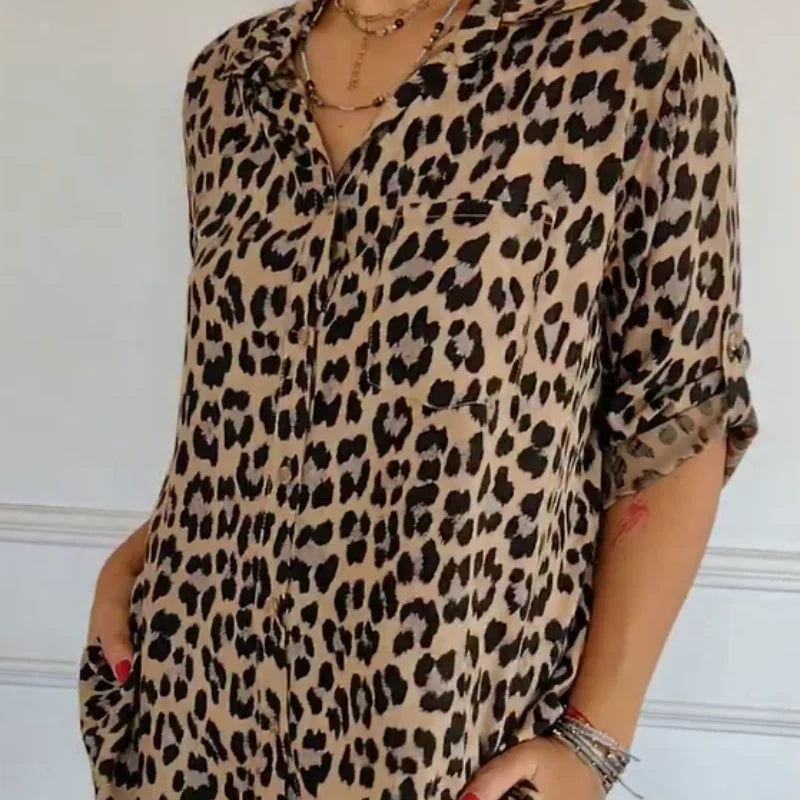 Lirio™ | Camisa de leopardo con manga ajustable